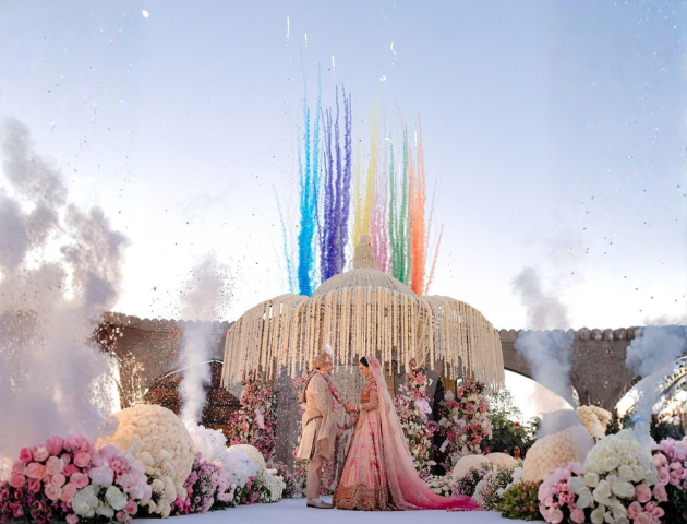 wedding-planning-intimate-vs-grand-wedding